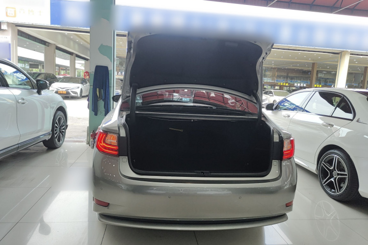 雷克萨斯ES 2017款 300h Mark Levinson舒适版机舱底盘23