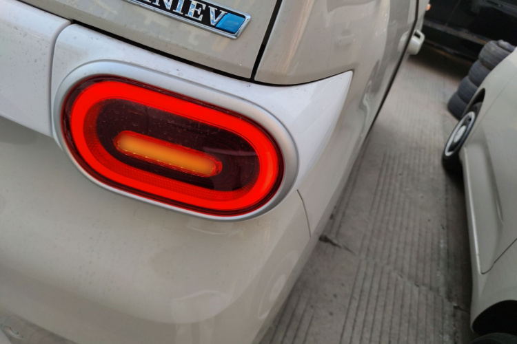 五菱汽车 宏光MINIEV 2024款 第三代 215km 青春版车身外观9