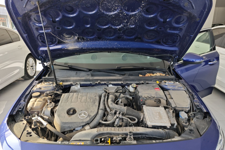 奔驰A级 2020款 改款 A 200 L 运动轿车时尚型机舱底盘24