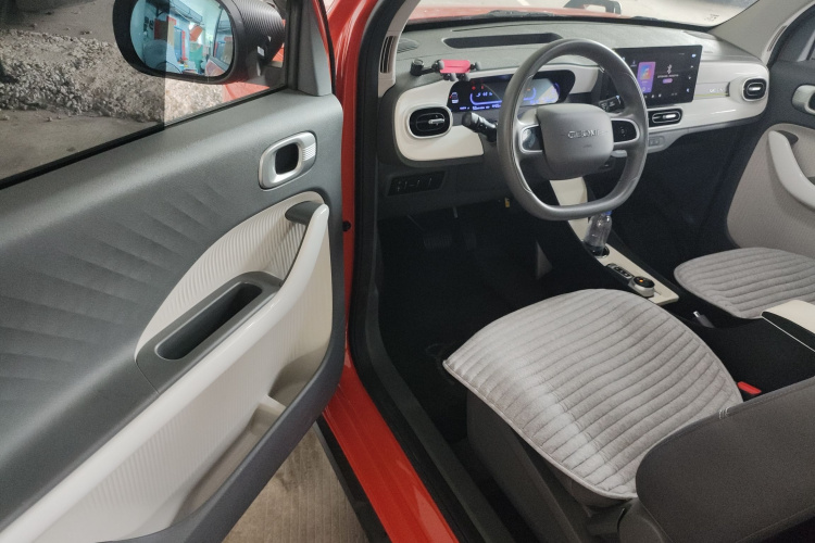 吉利银河 2025款 210km 熊猫骑士中控内饰20