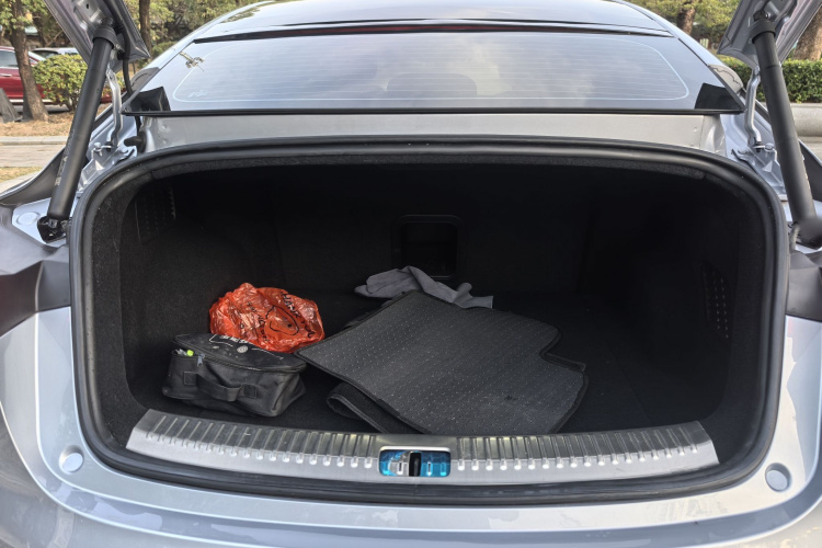 哪吒汽车 哪吒S 2022款 纯电 715km 后驱中版局部细节23