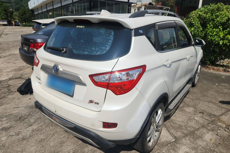 长安CS35 2014款 1.6L 手动豪华型 国IV车身外观6005