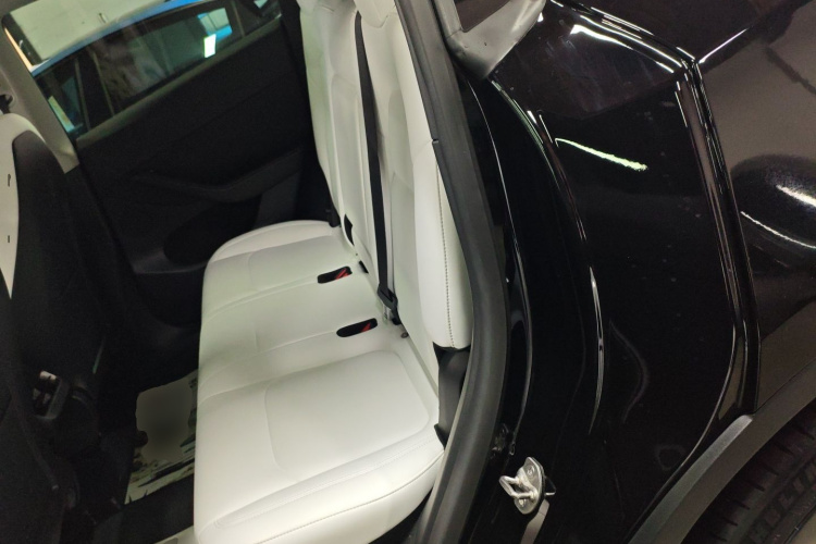 特斯拉 Model Y 2021款 长续航全轮驱动版中控内饰7004