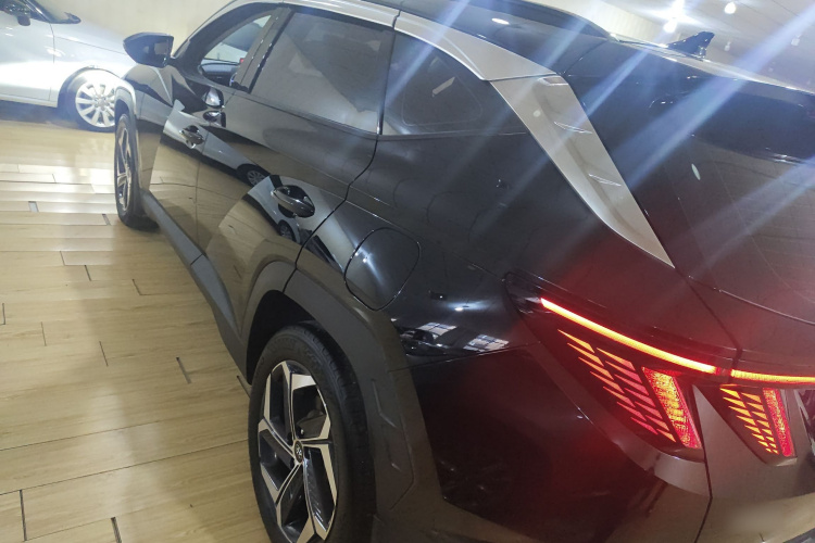 现代 2023款 途胜L 1.5T 自动两驱DLX豪华版车身外观4