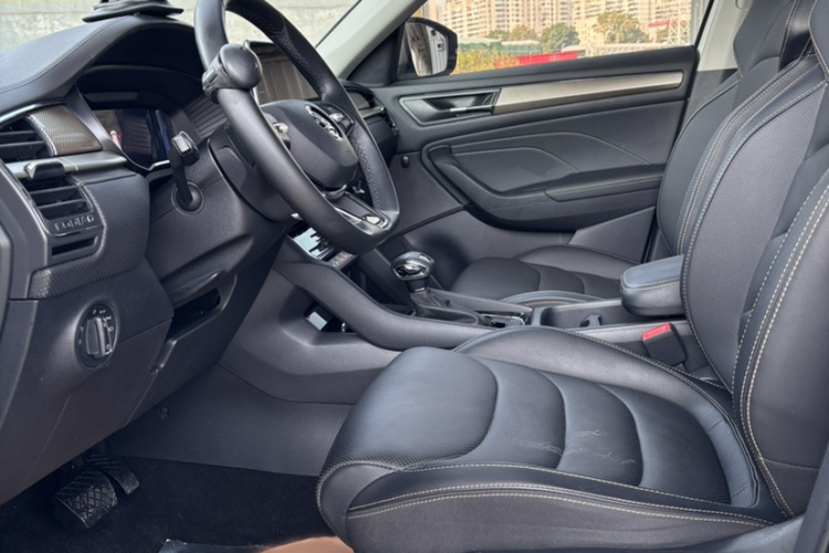 斯柯达 柯迪亚克 2022款 改款 TSI330 7座两驱奢享版中控内饰7006