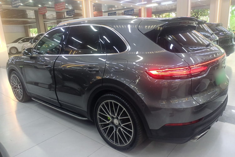 保时捷 Cayenne新能源 2019款 Cayenne E-Hybrid 2.0T车身外观4
