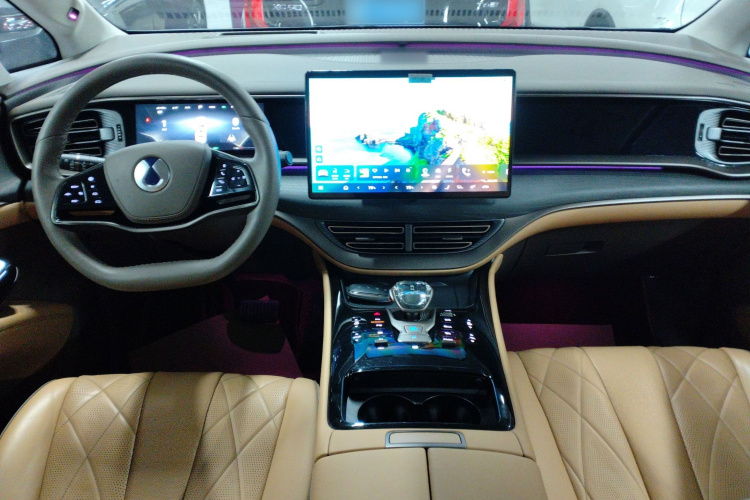 腾势D9 2022款 DM-i 970 四驱旗舰型中控内饰7001