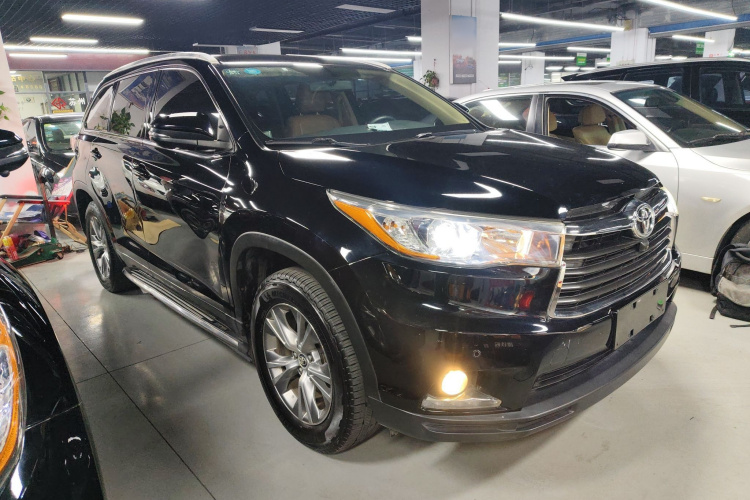 丰田 汉兰达 2017款 3.5L 四驱精英版 7座车身外观3