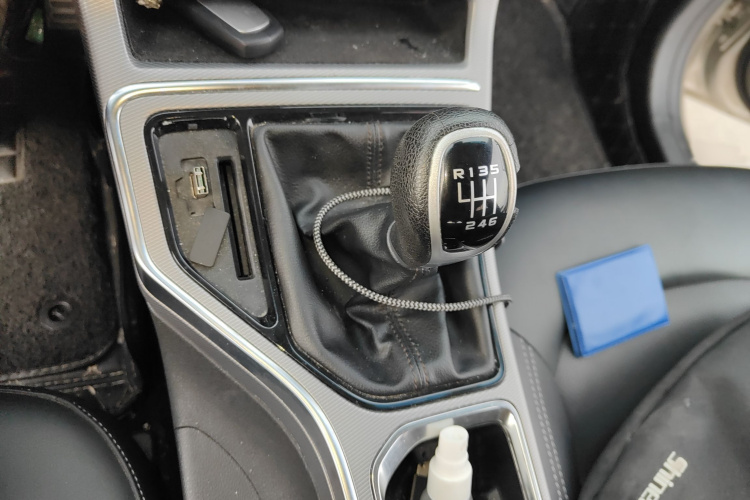 吉利汽车 帝豪GS 2018款 运动版 1.4T 手动领尚型局部细节18