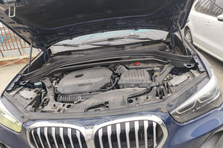 宝马X1 2020款 sDrive25Li 领先型机舱底盘24