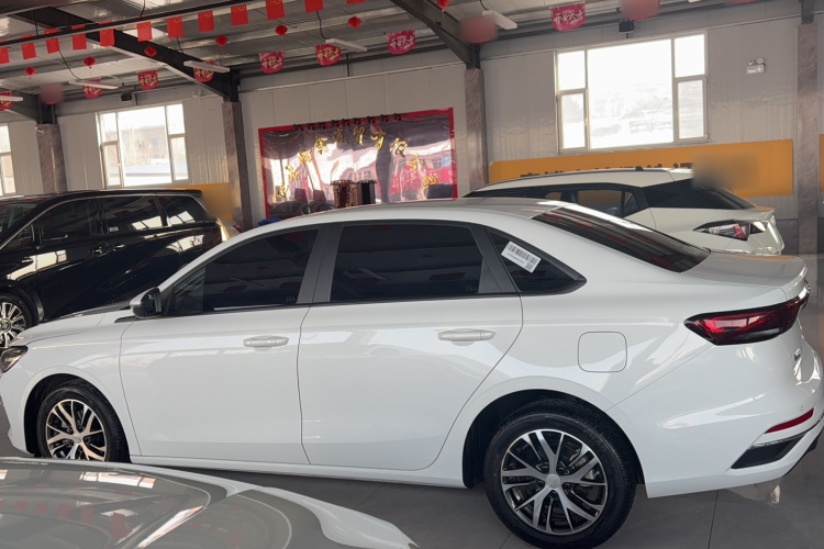 吉利汽车 帝豪 2025款 第4代 1.5L CVT龙腾版车身外观6005