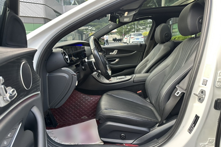 奔驰E级(进口) 2021款 E 260 时尚型运动版中控内饰7011