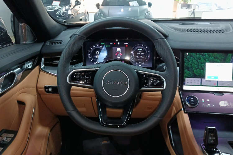 领克09 2024款 2.0T 四驱运动版 五座中控内饰13