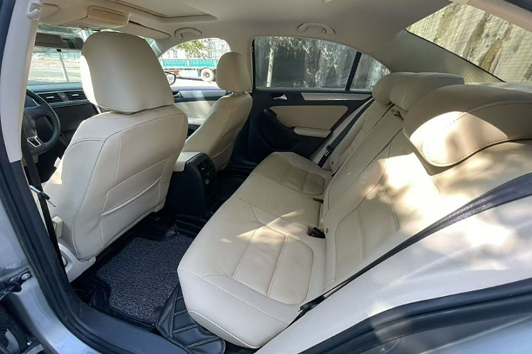 大众 速腾 2014款 1.6L 手动舒适型中控内饰7003