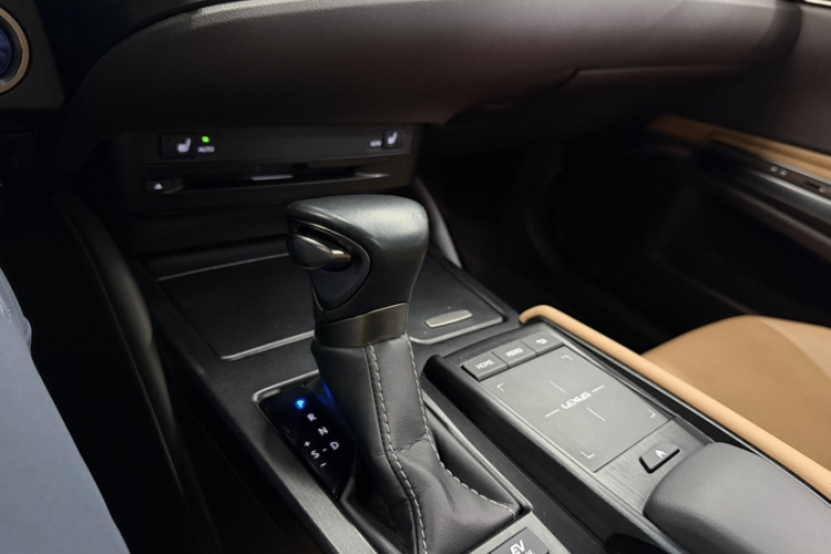 雷克萨斯ES 2020款 300h 卓越版中控内饰7006