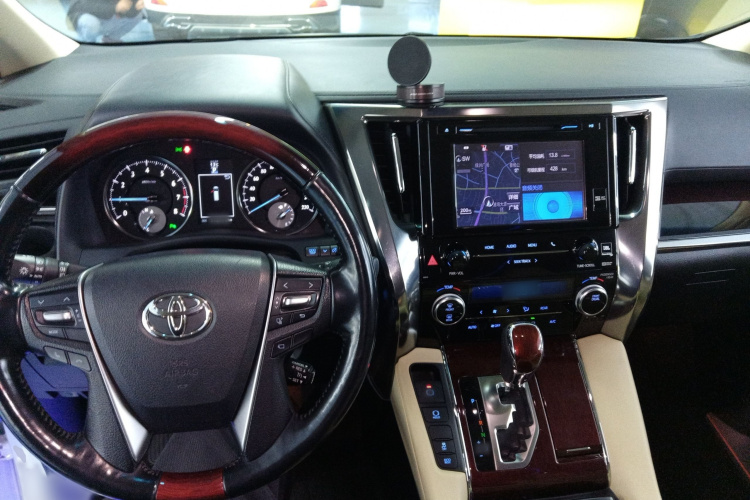 丰田 埃尔法 2018款 3.5L 豪华版局部细节13