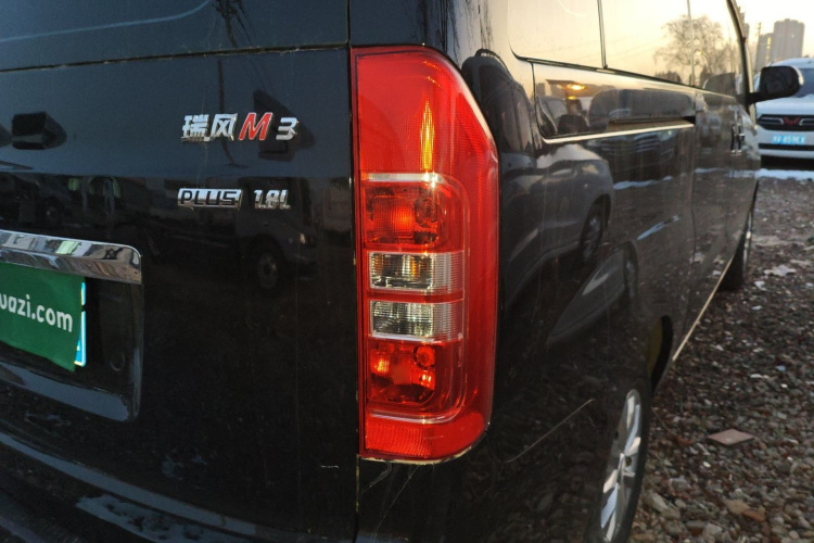 江淮瑞风 瑞风M3 2023款 PLUS 1.8L 9座智联版车身外观9