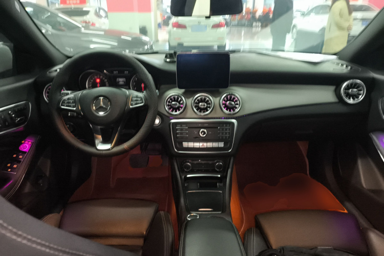 奔驰CLA 2017款 改款 CLA 200 时尚型中控内饰12