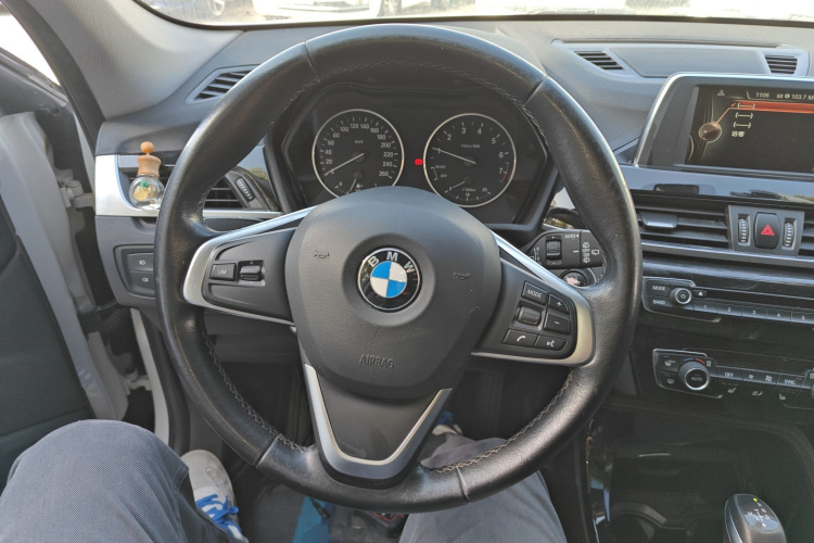 宝马X1 2016款 sDrive20Li 豪华型中控内饰13