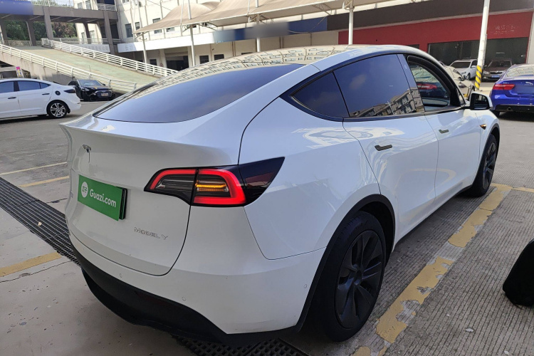 特斯拉 Model Y 2023款 后轮驱动版车身外观7