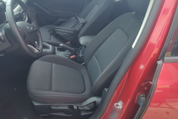 福特 福克斯 2020款 三厢 1.5L 自动锋跃型中控内饰19