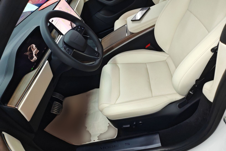 特斯拉 Model S 2023款 双电机全轮驱动版中控内饰19