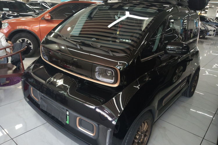 宝骏KiWi EV 2022款 艺术家轻享版 磷酸铁锂车身外观1