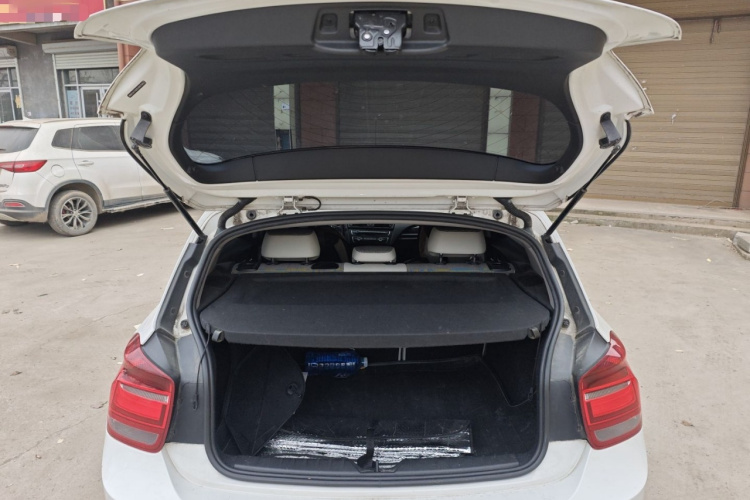 宝马1系(进口) 2013款 改款 116i 领先型机舱底盘23