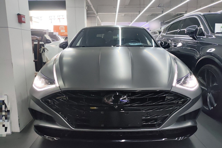 现代 索纳塔 2022款 380TGDi 自动20周年纪念款车身外观2