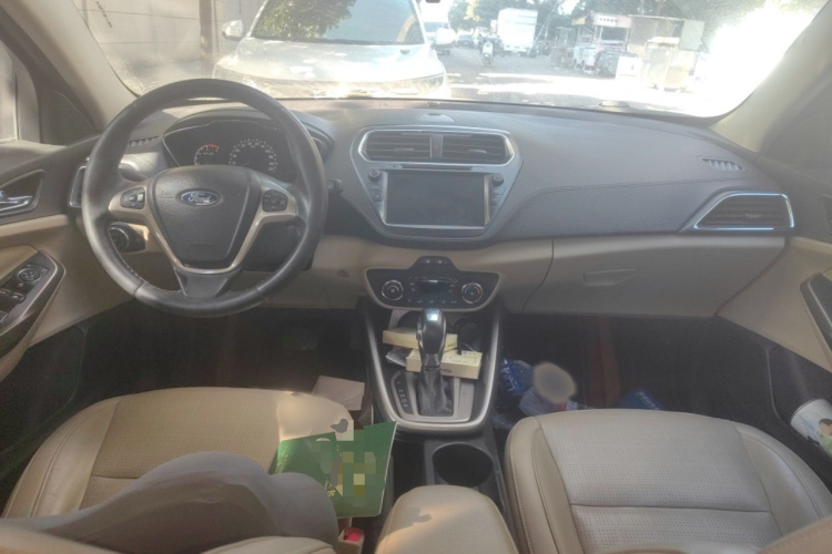 福特 福睿斯 2015款 1.5L 自动时尚型中控内饰7002