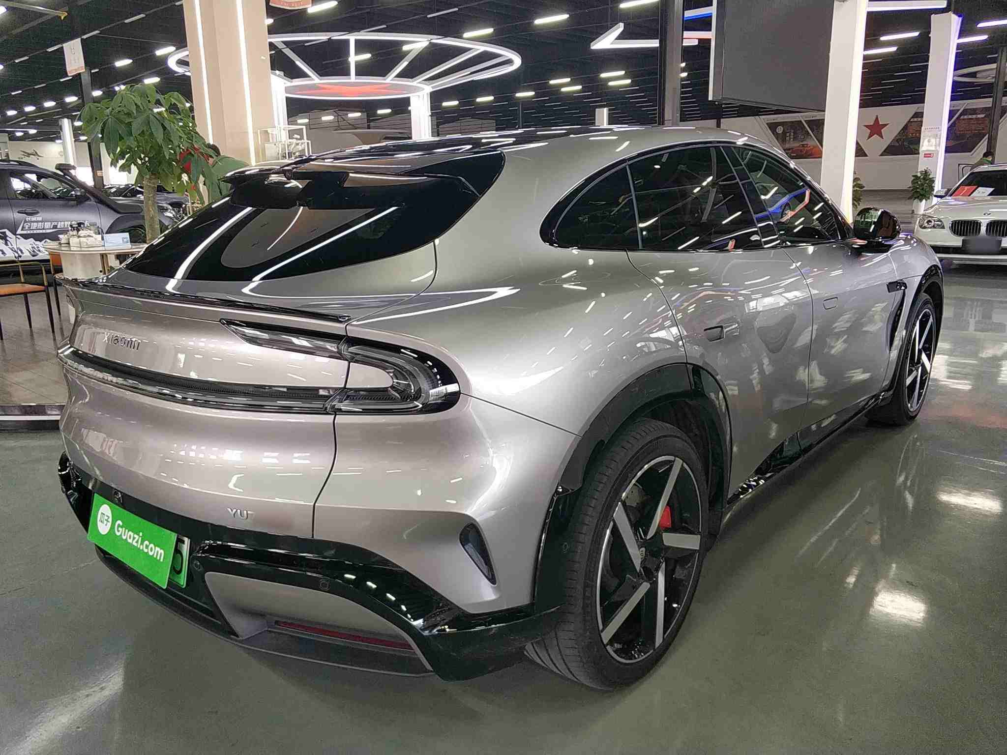 车辆右后45度外观展示