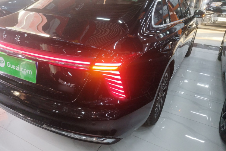 红旗H5 2024款 2.0T 自动智联旗畅版车身外观6006