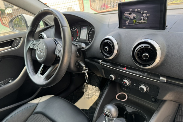 奥迪A3 2019款 Sportback 35 TFSI 时尚型 国V中控内饰7003