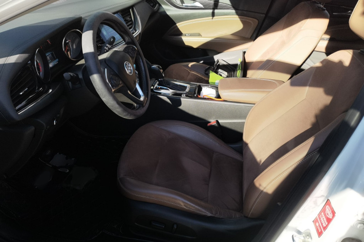 别克 君威 2019款 20T 精英型 国V中控内饰19