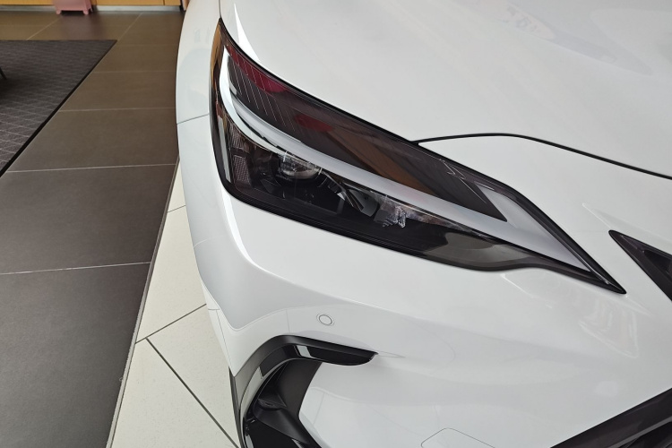 雷克萨斯NX 2025款 350h JOY车身外观8