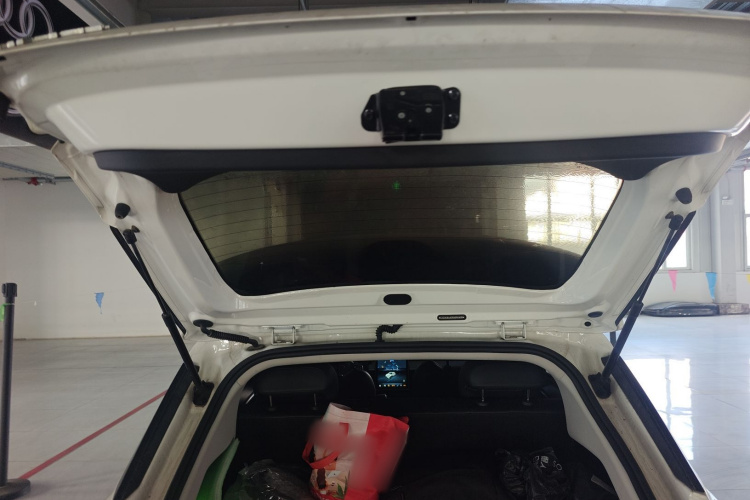 哪吒汽车 哪吒V 2021款 长续航娱乐版升级型机舱底盘23