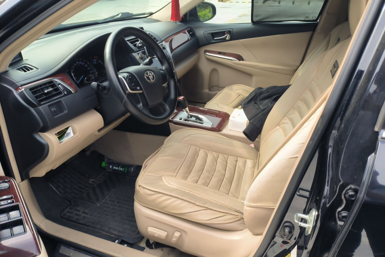 丰田 凯美瑞 2013款 2.5G 舒适版中控内饰19