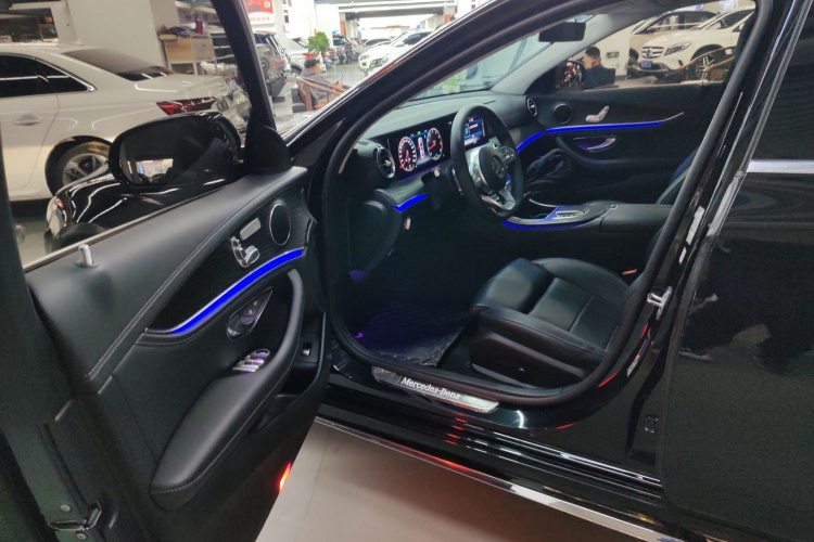 奔驰E级 2019款 E 260 L 运动型中控内饰20