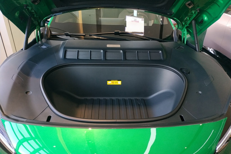 小米汽车 小米YU7 2025款 超长续航后驱版机舱底盘24