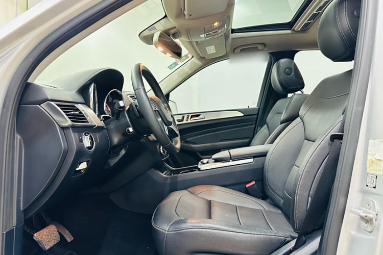 奔驰M级 2015款 ML 320 4MATIC局部细节19