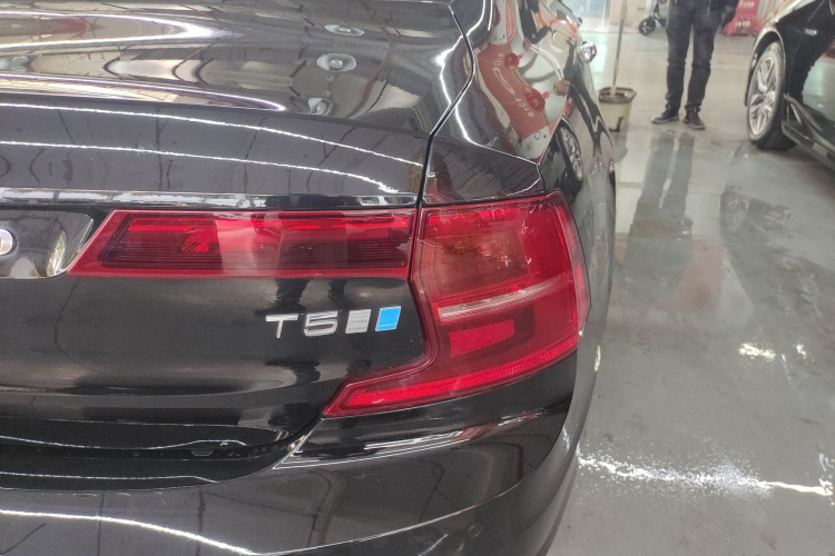 沃尔沃S90 2019款 T5 智远版车身外观9