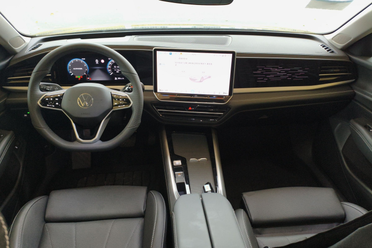 大众 帕萨特 2025款 Pro 380TSI 龙耀版中控内饰12
