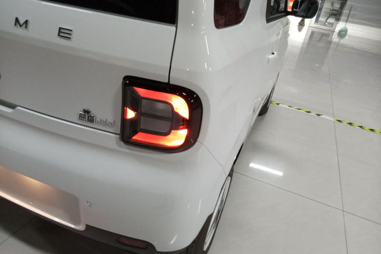 吉利银河 熊猫 2025款 210km 元气熊车身外观9