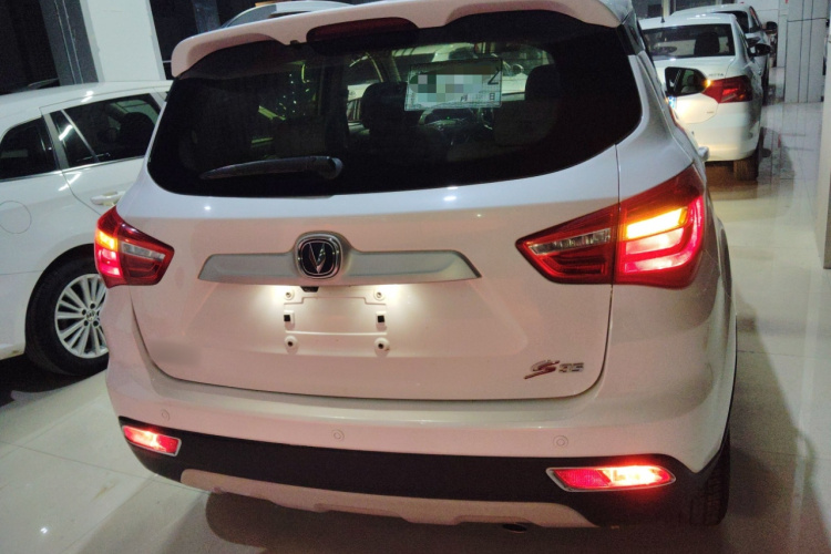 长安CS35 2017款 1.6L 手动豪华型车身外观6004