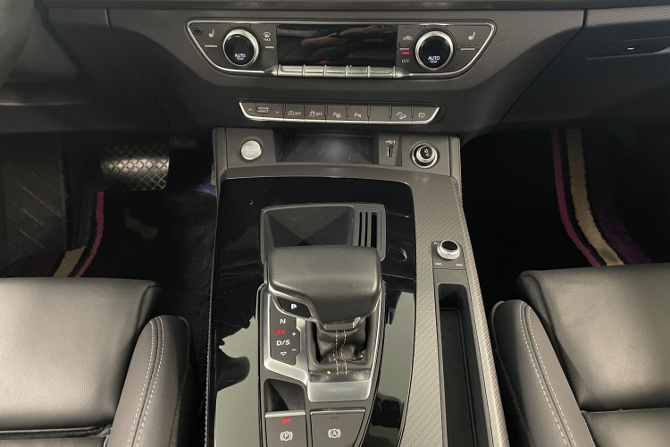 奥迪Q5L 2022款 改款 40T 豪华动感型中控内饰7004