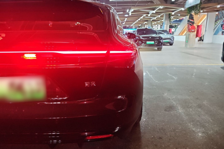 蔚来ET5T 2025款 75kWh Touring车身外观9