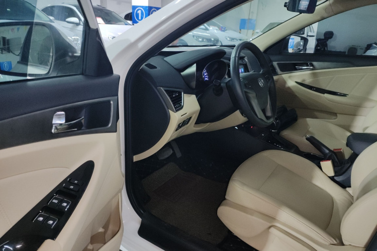 长安 逸动 2016款 1.6L 自动风尚型中控内饰20