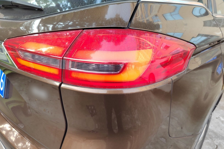 吉利汽车 博越 2016款 2.0L 手动智联型车身外观9