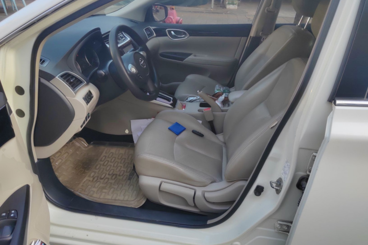 日产 轩逸 2016款 1.6XV CVT智享版中控内饰19