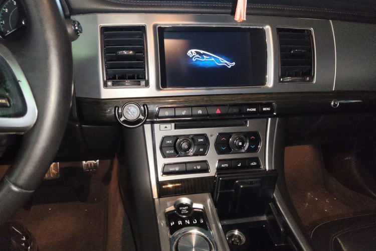 捷豹XF 2015款 XF 3.0 SC R-Sport 豪华版局部细节16